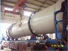 巴西污泥烘干機(jī)車(chē)間吊裝現(xiàn)場(chǎng)